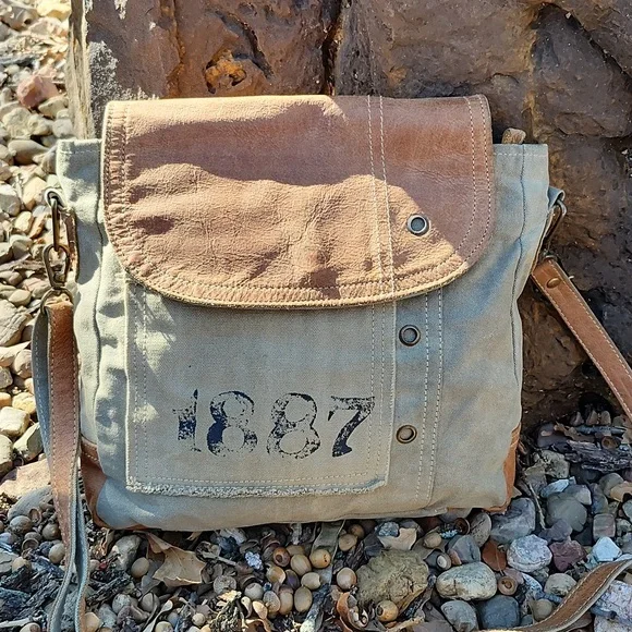 CLEA RAY UPCYCLED MILITARY TENT CANVAS AND LEATHER CROSSBODY BAG - Picture 4 of 14